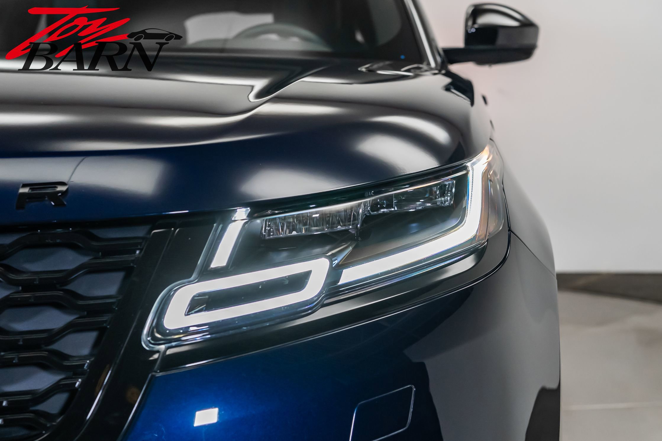 Used 2023 Land Rover Range Rover Velar R-Dynamic S image 12