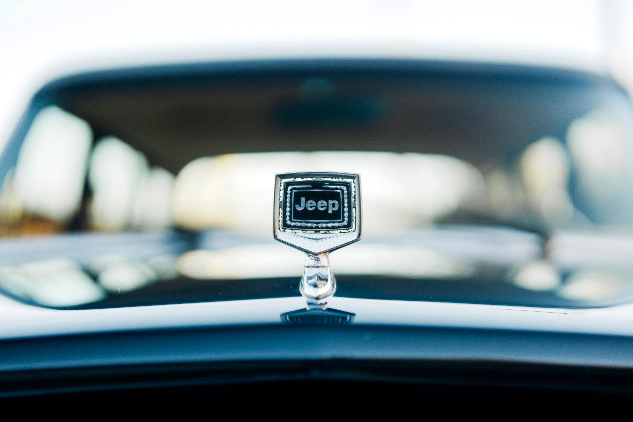 Used 1987 Jeep Grand Wagoneer image 24