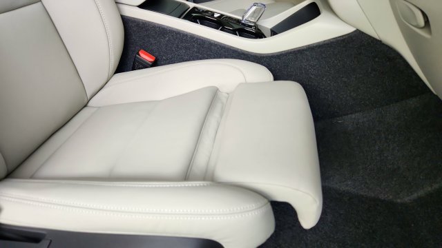 New 2026 Volvo XC40 B5 Plus w/ Protection Package Premier AWD/4WD image 34