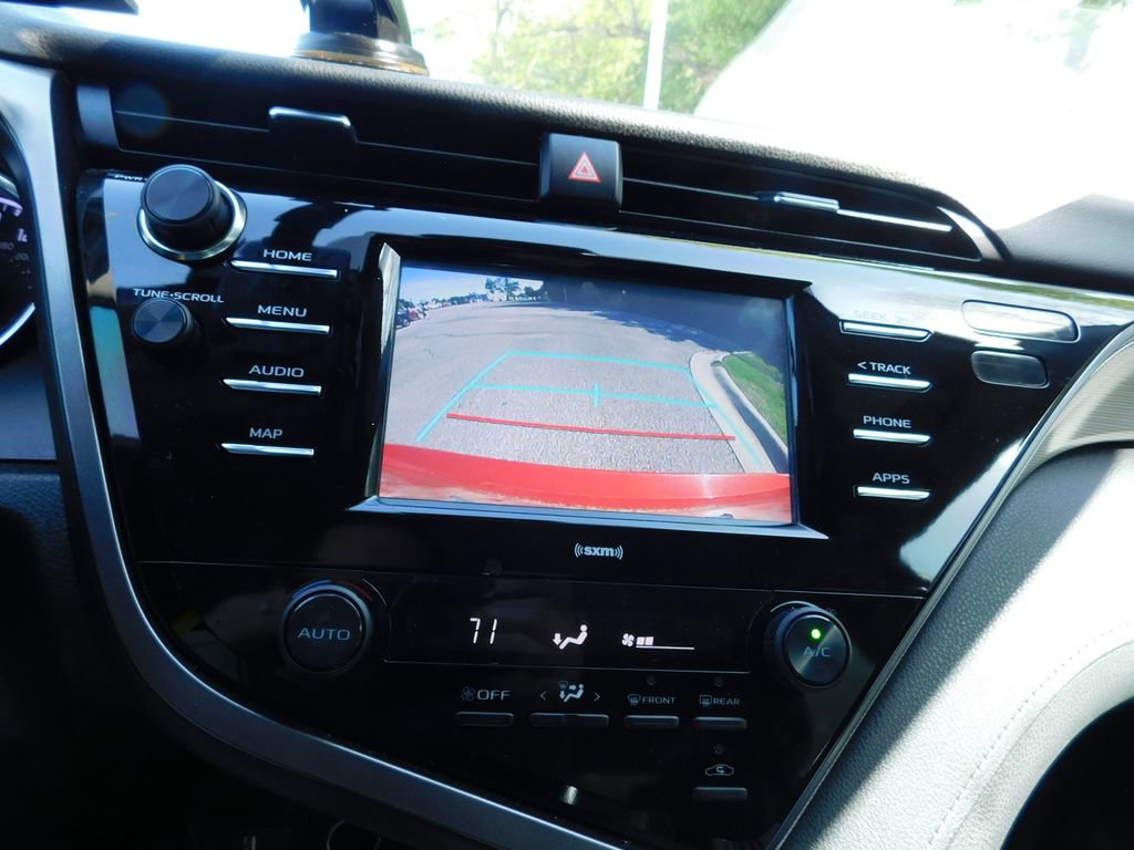 Used 2020 Toyota Camry SE image 10