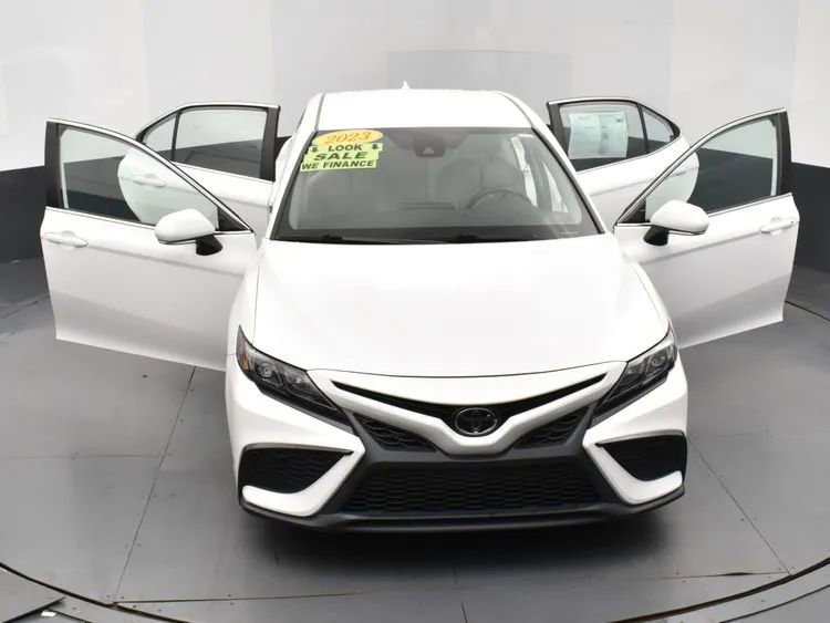 Used 2023 Toyota Camry SE image 10