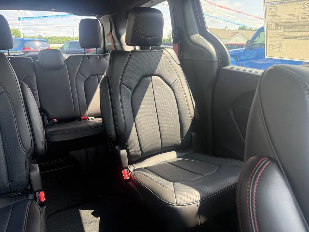 New 2027 Chrysler Pacifica Select FWD image 60