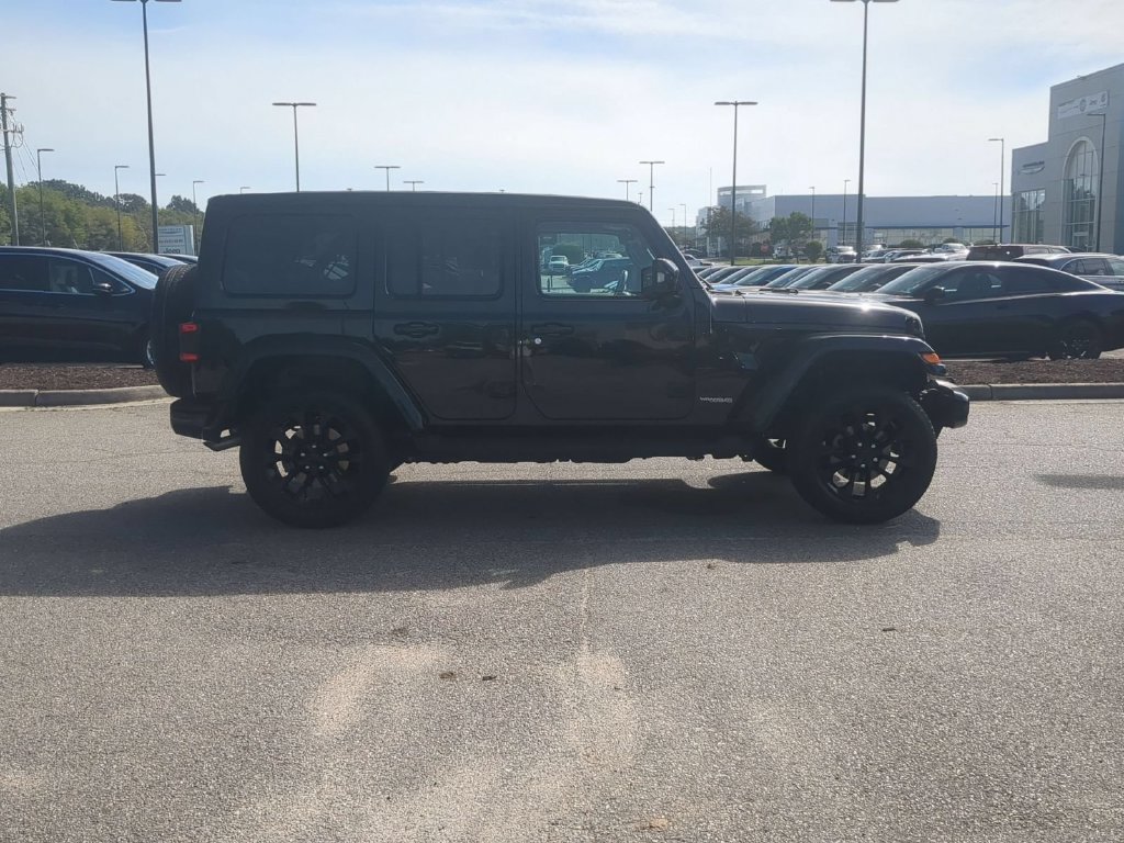 Used 2022 Jeep Wrangler Unlimited Sahara AWD/4WD image 6