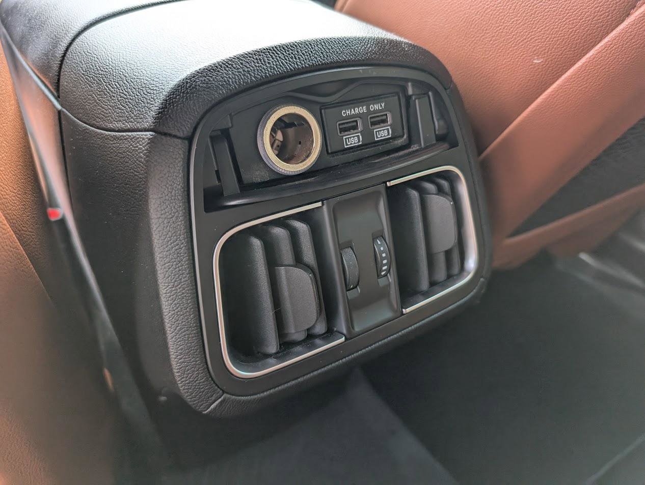 Used 2019 Maserati Levante image 10