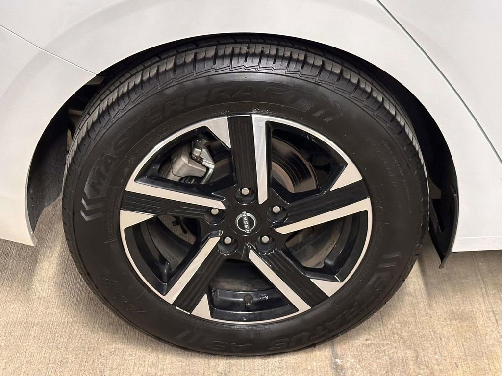 Used 2024 Nissan Sentra SV FWD image 11