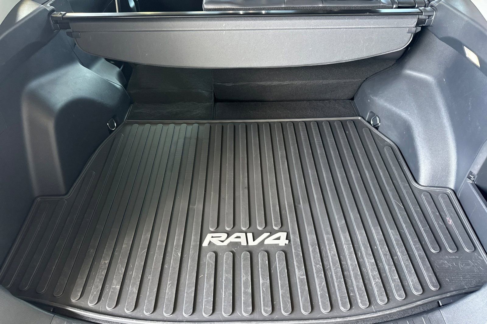 Used 2025 Toyota RAV4 XLE Premium w/ Weather Package AWD/4WD image 17