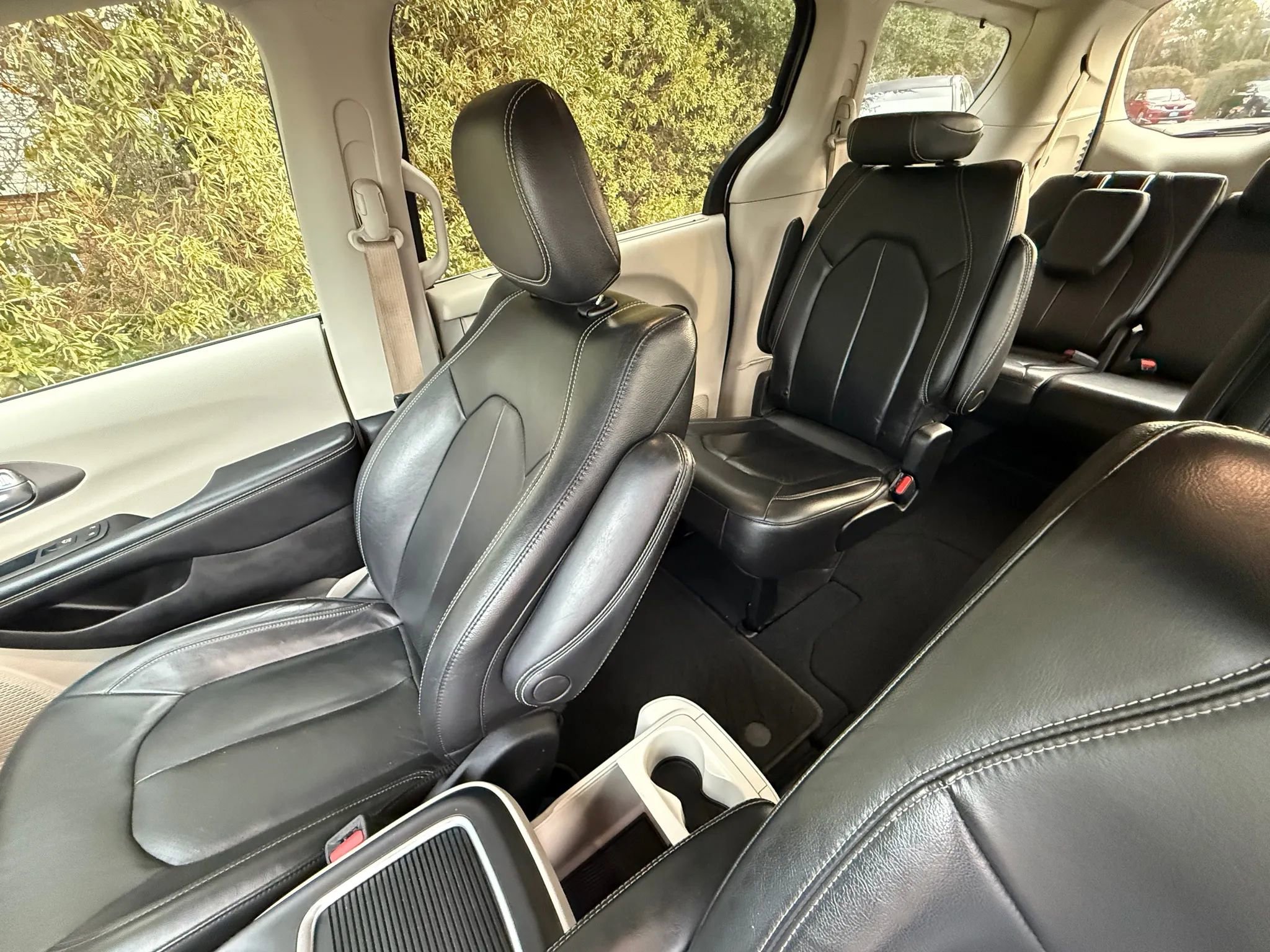 Used 2022 Chrysler Pacifica Touring-L FWD image 40