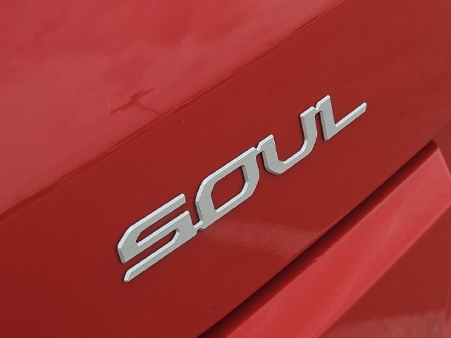 Used 2024 Kia Soul LX w/ LX Technology Package FWD image 11