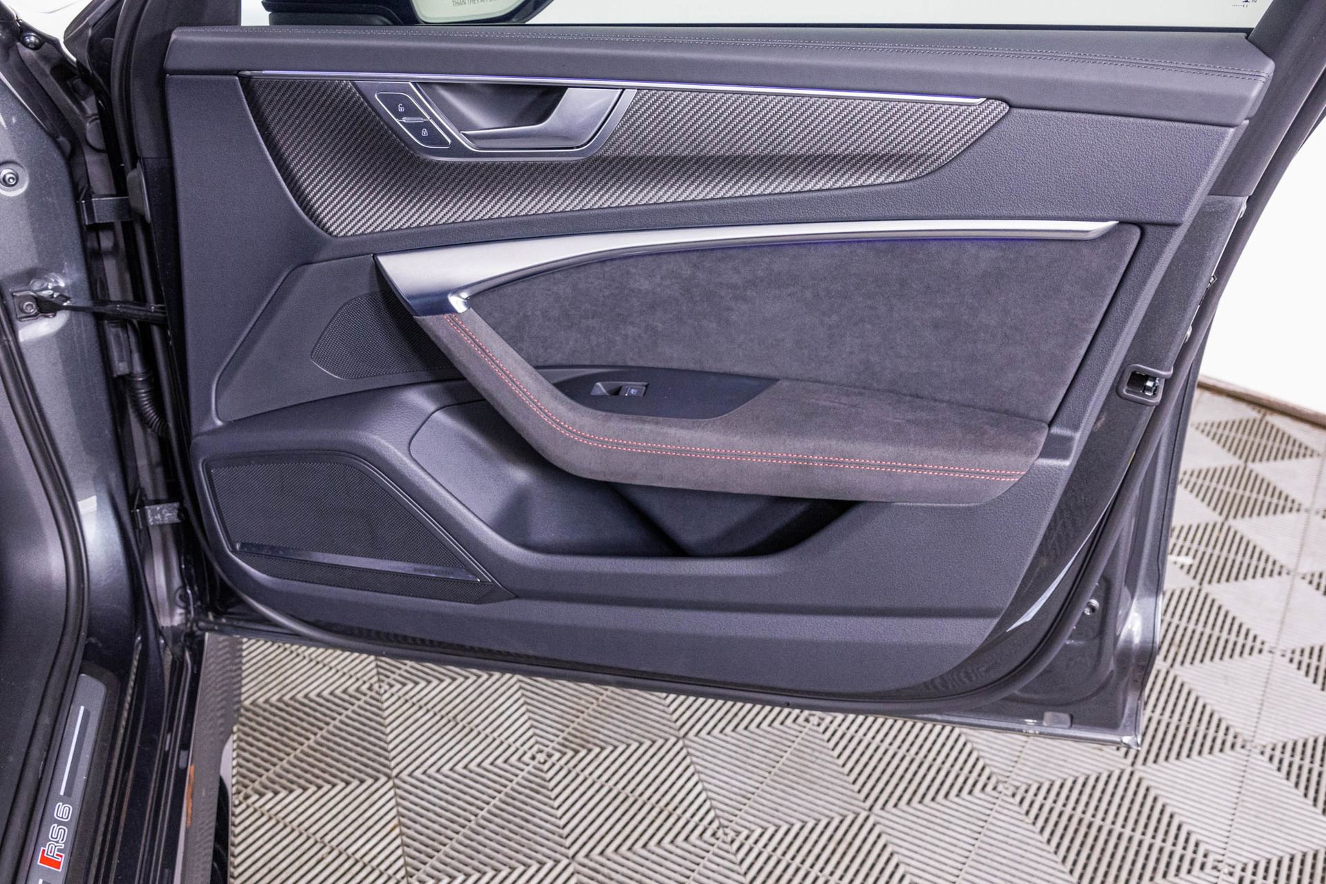 Used 2024 Audi RS 6 performance image 42