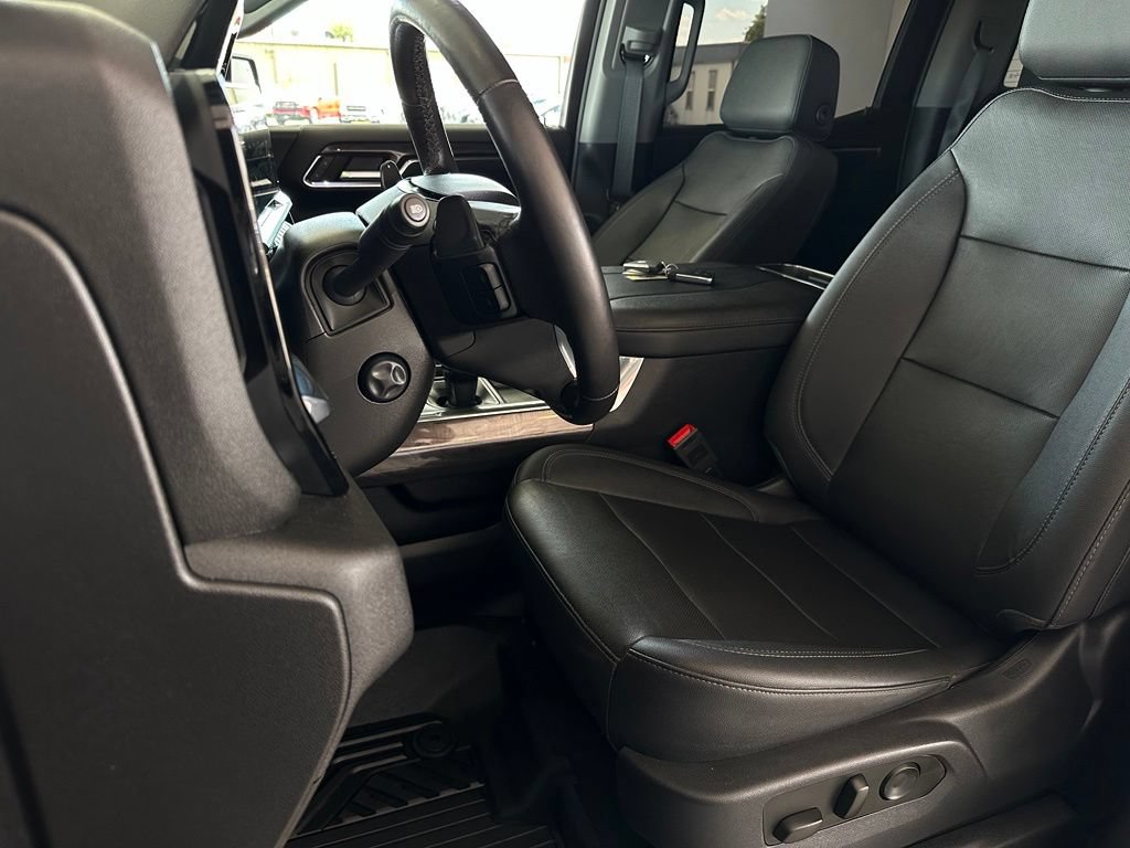 Used 2023 Chevrolet Silverado 1500 LTZ AWD/4WD image 13