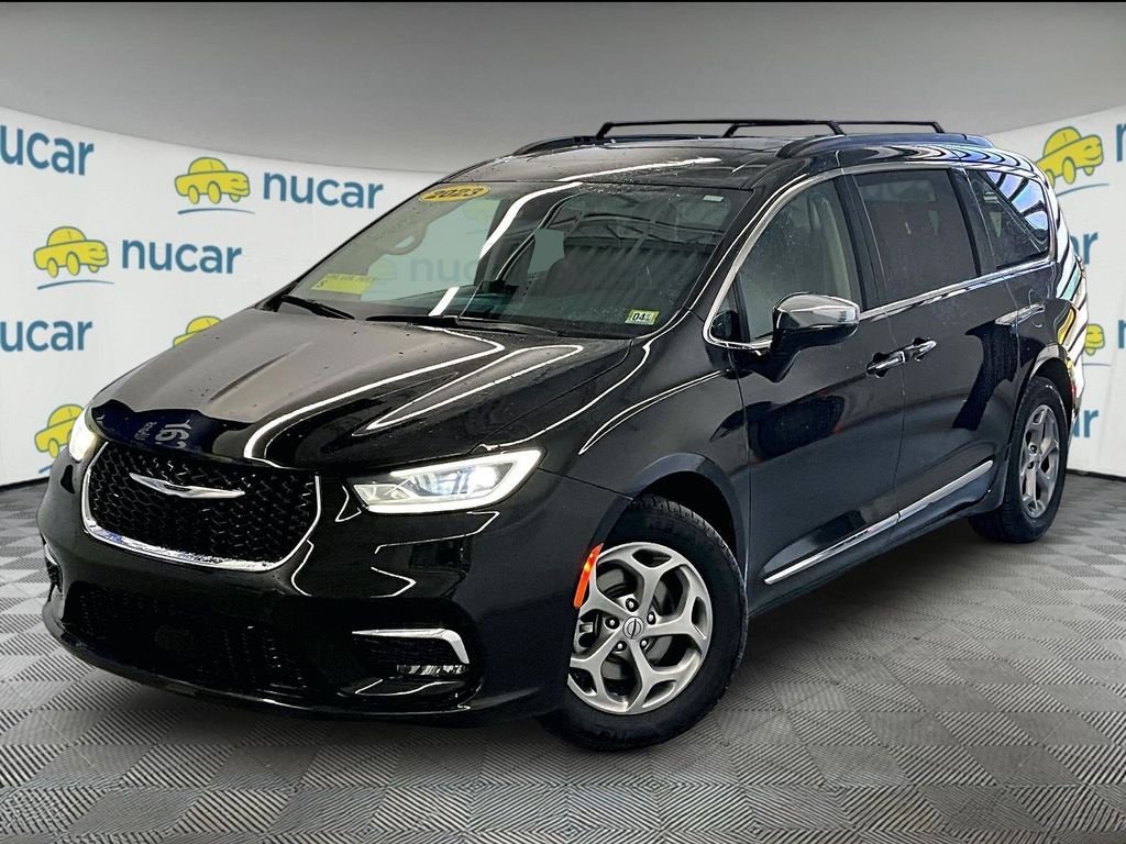 Used 2023 Chrysler Pacifica Limited FWD image 3