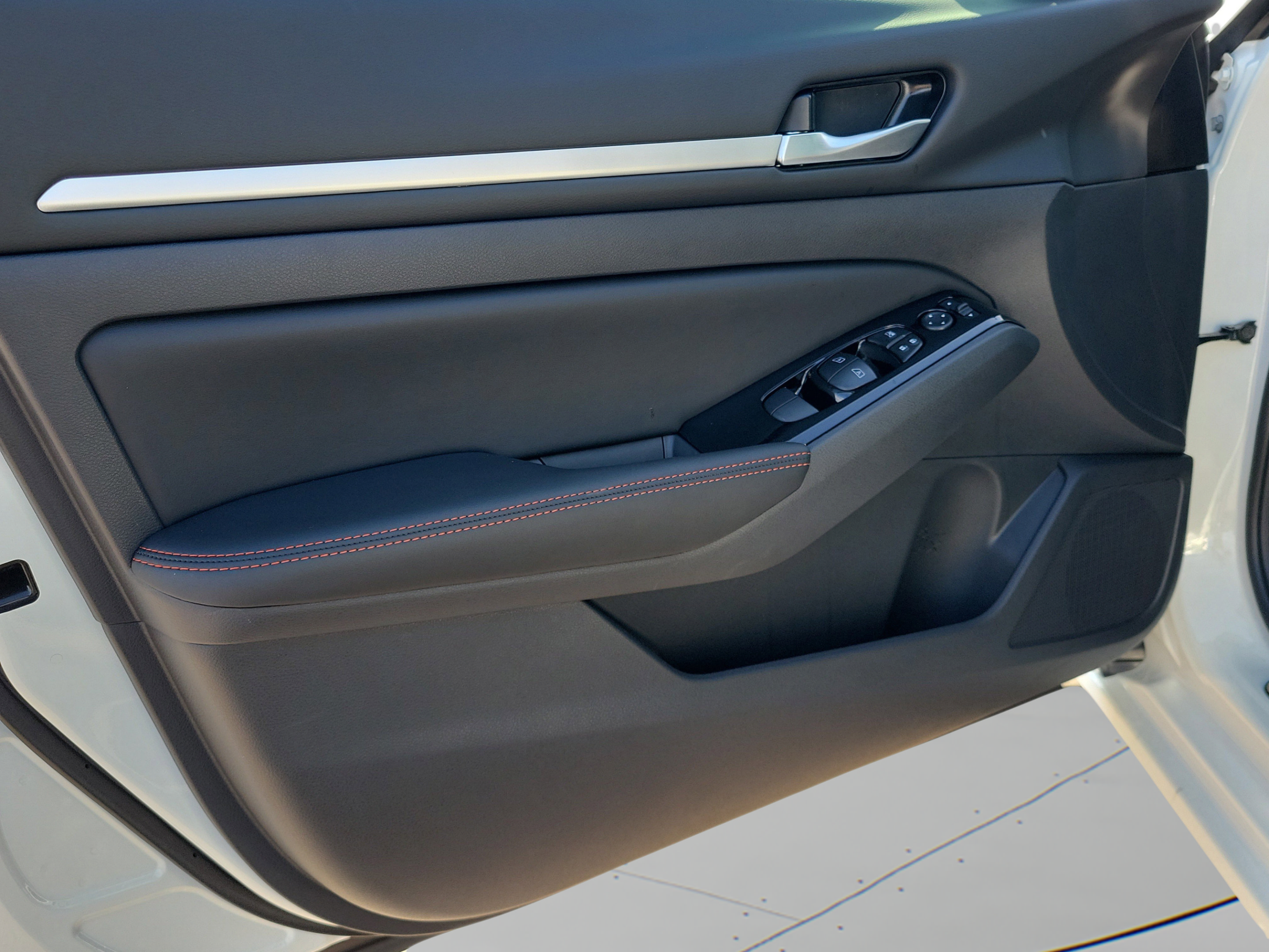 New 2025 Nissan Altima 2.5 SR FWD image 18