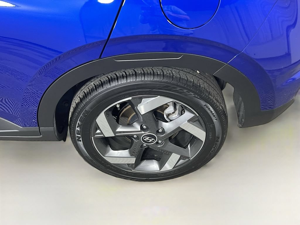 Certified 2025 Hyundai Venue SEL FWD image 25