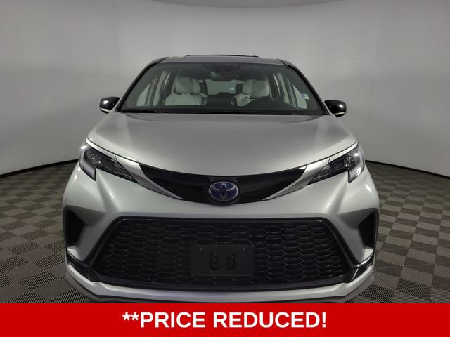 Used 2023 Toyota Sienna XSE w/ XSE Plus Package image 2