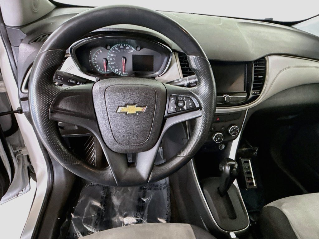 Used 2020 Chevrolet Trax LS FWD image 12