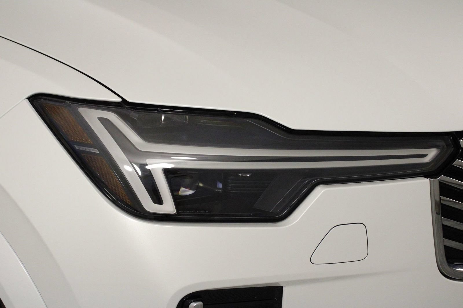 New 2025 Volvo XC90 B6 Plus AWD/4WD image 14