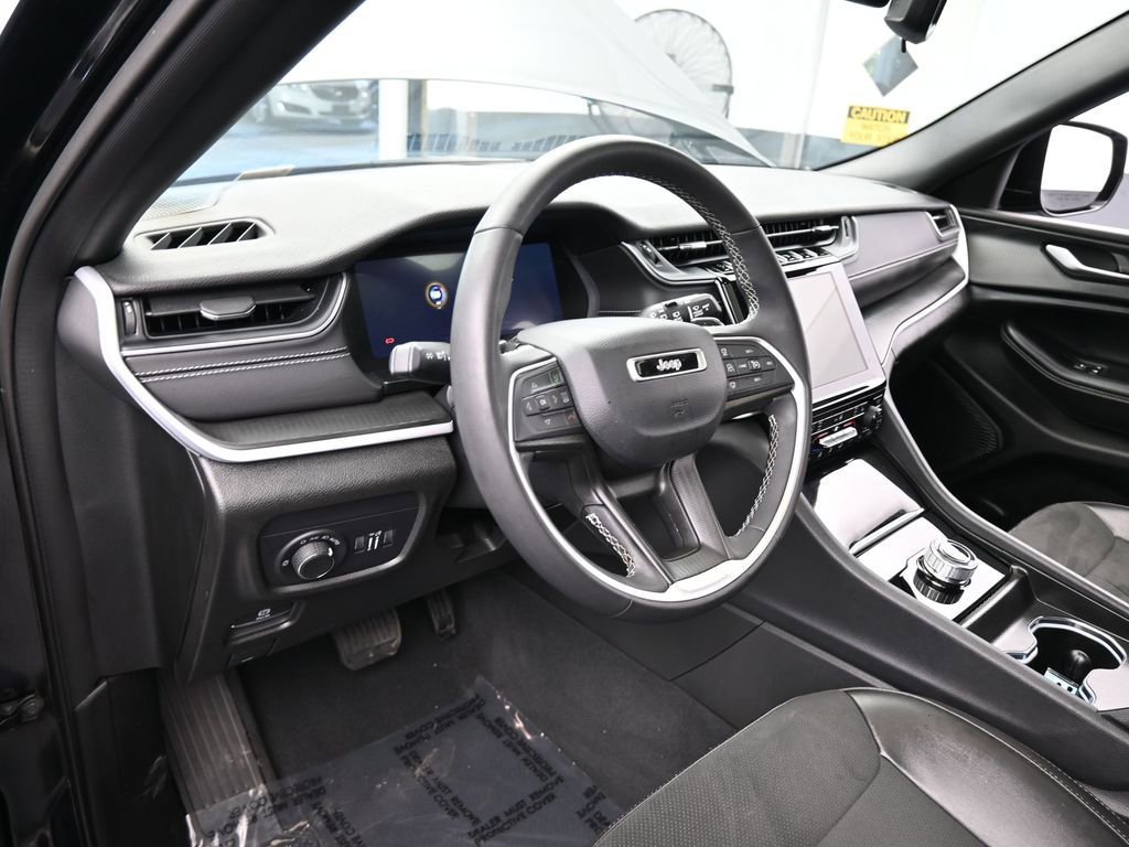 Used 2024 Jeep Grand Cherokee L Altitude image 10