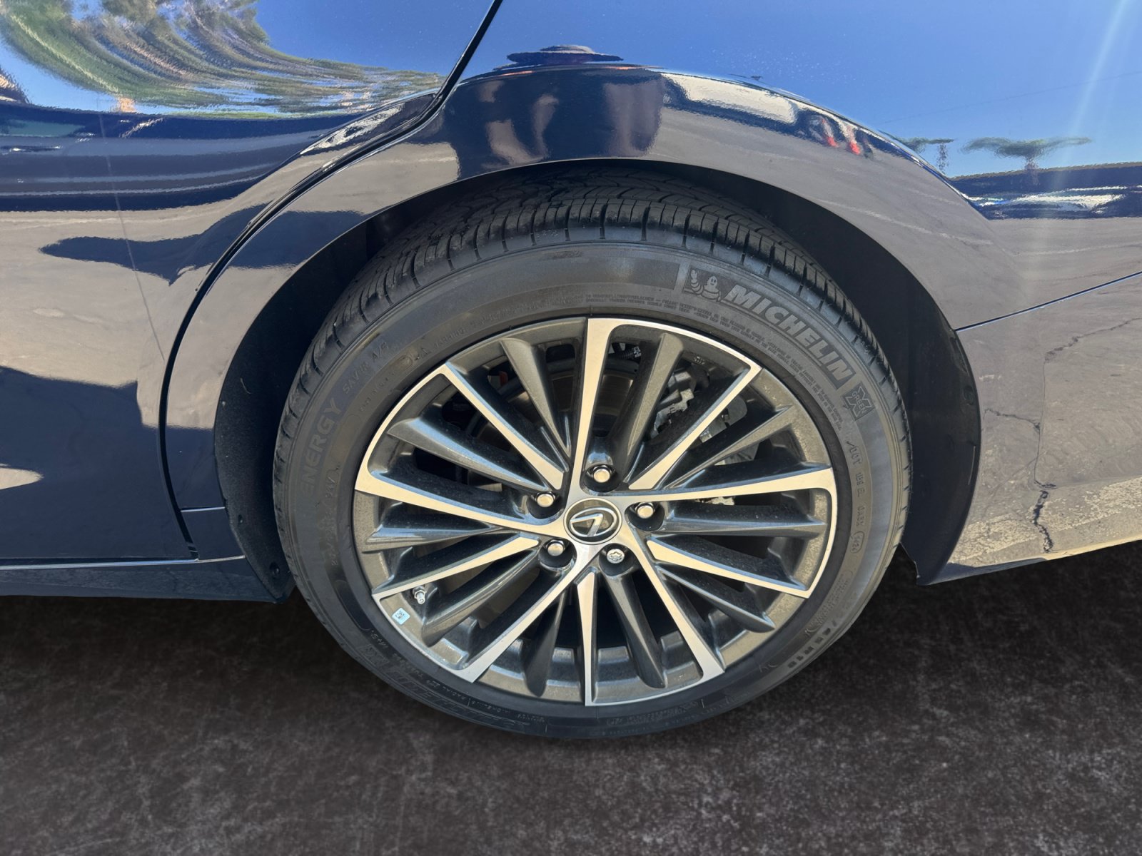 Used 2024 Lexus ES 300h w/ Premium Package FWD image 14
