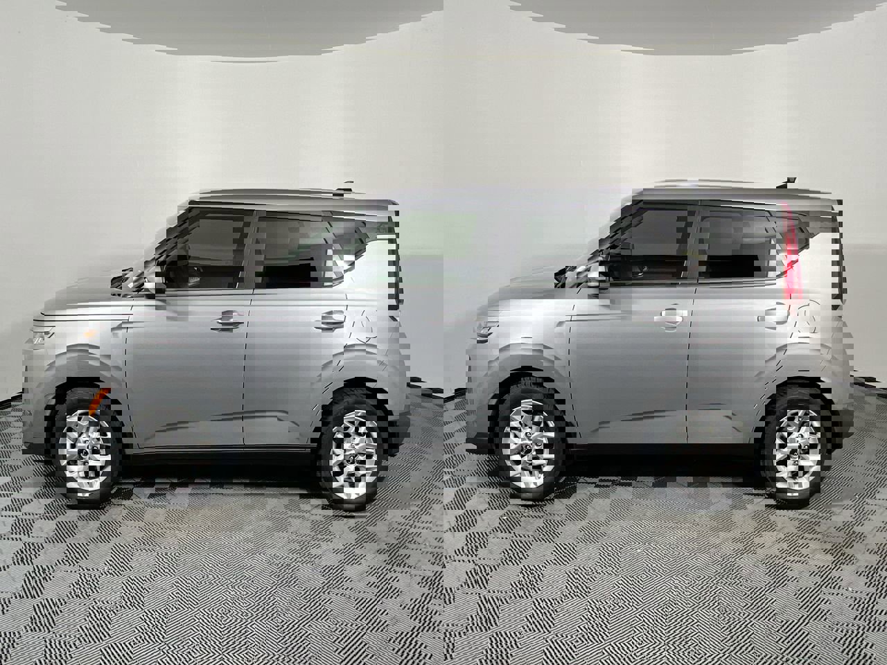 Certified 2025 Kia Soul LX w/ LX Technology Package FWD image 7