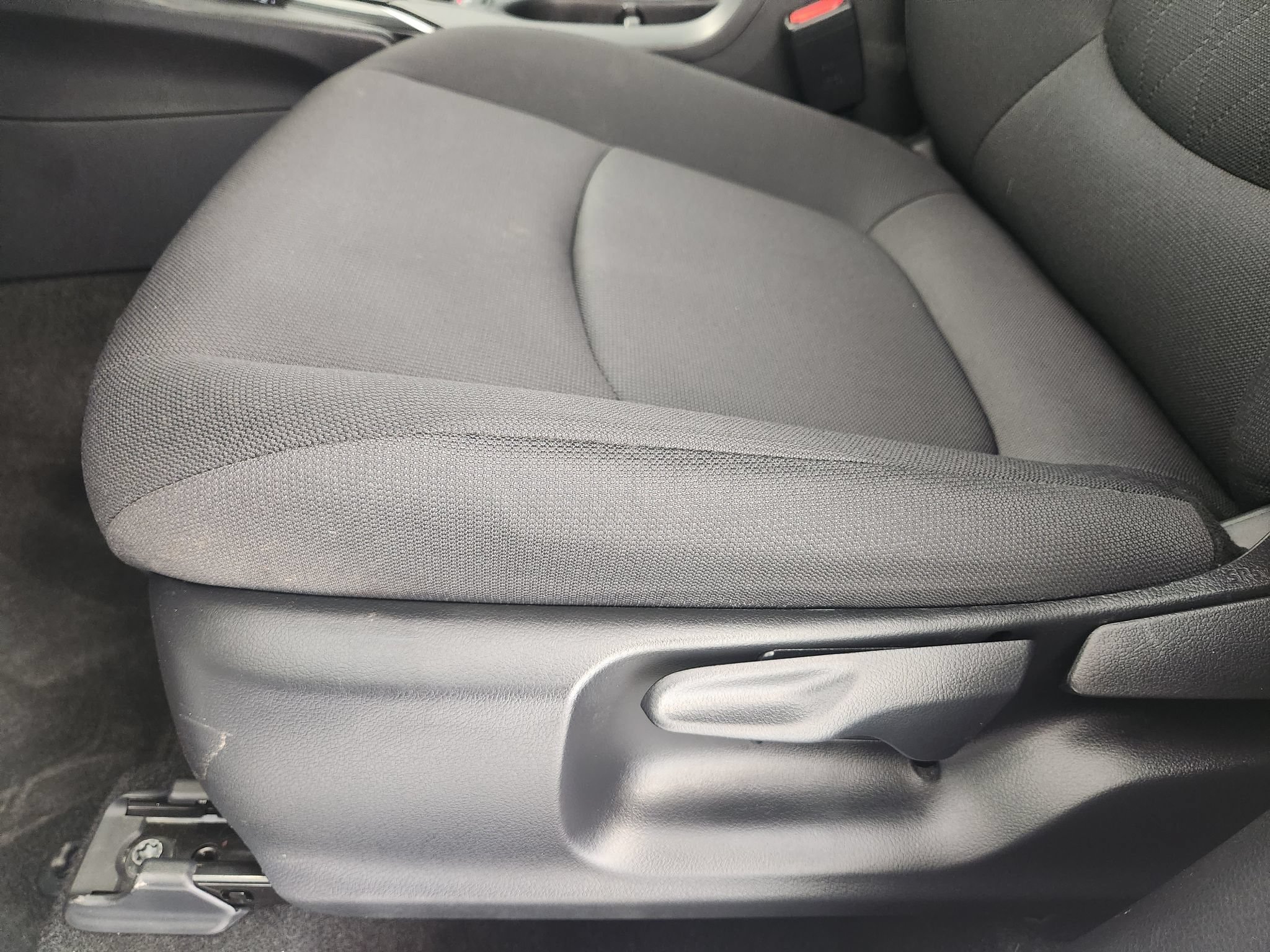 Used 2025 Toyota Corolla Cross LE FWD image 23
