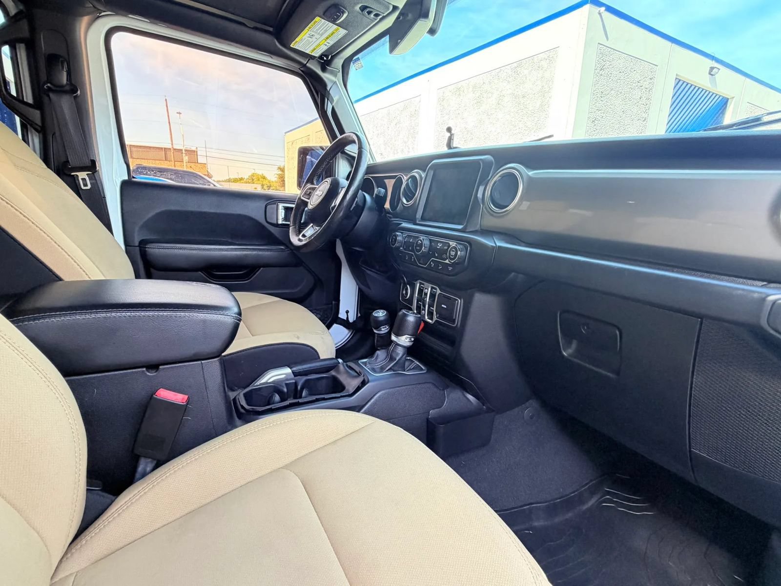 Used 2018 Jeep Wrangler Unlimited Sahara AWD/4WD image 31