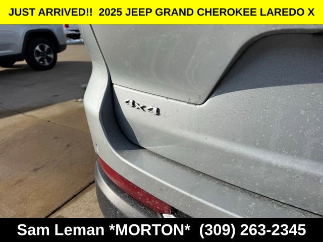 New 2025 Jeep Grand Cherokee L Laredo image 10