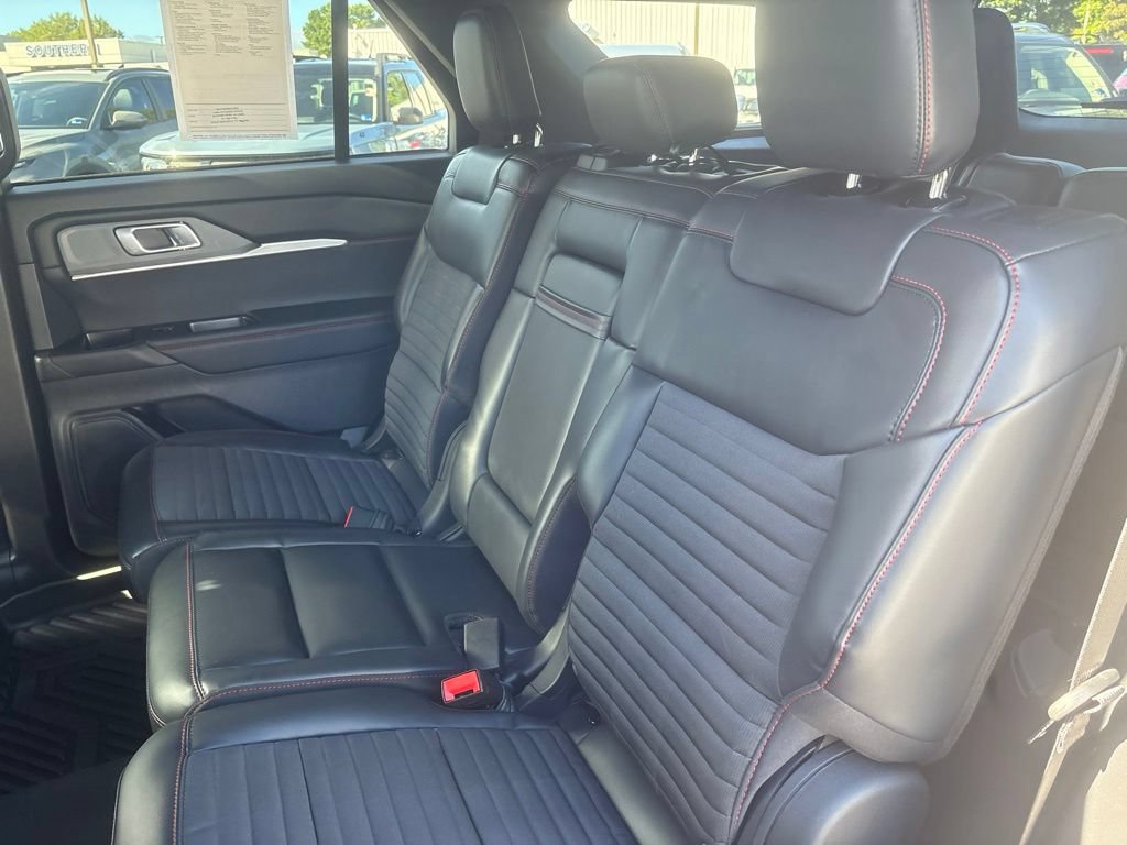 Certified 2025 Ford Explorer ST-Line w/ ST-Line Street Pack AWD/4WD image 31