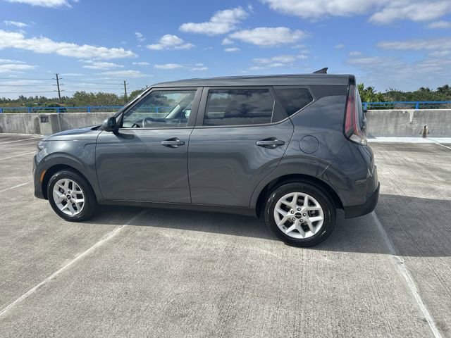 Used 2024 Kia Soul LX w/ Option Group 015 FWD image 16