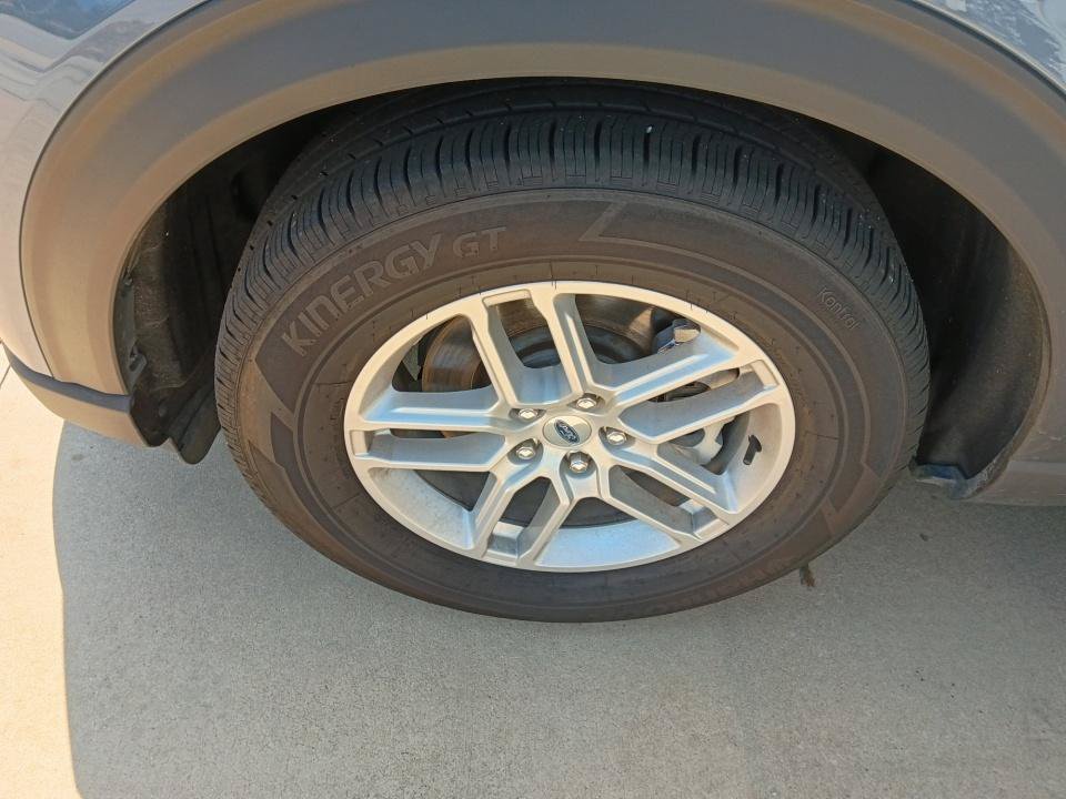 Used 2025 Ford Explorer Active RWD image 30