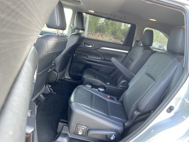 Used 2019 Toyota Highlander XLE image 16