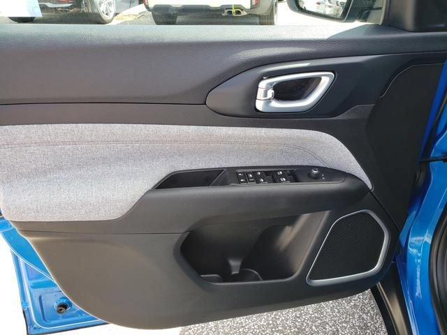 Used 2023 Jeep Compass Latitude AWD/4WD image 11