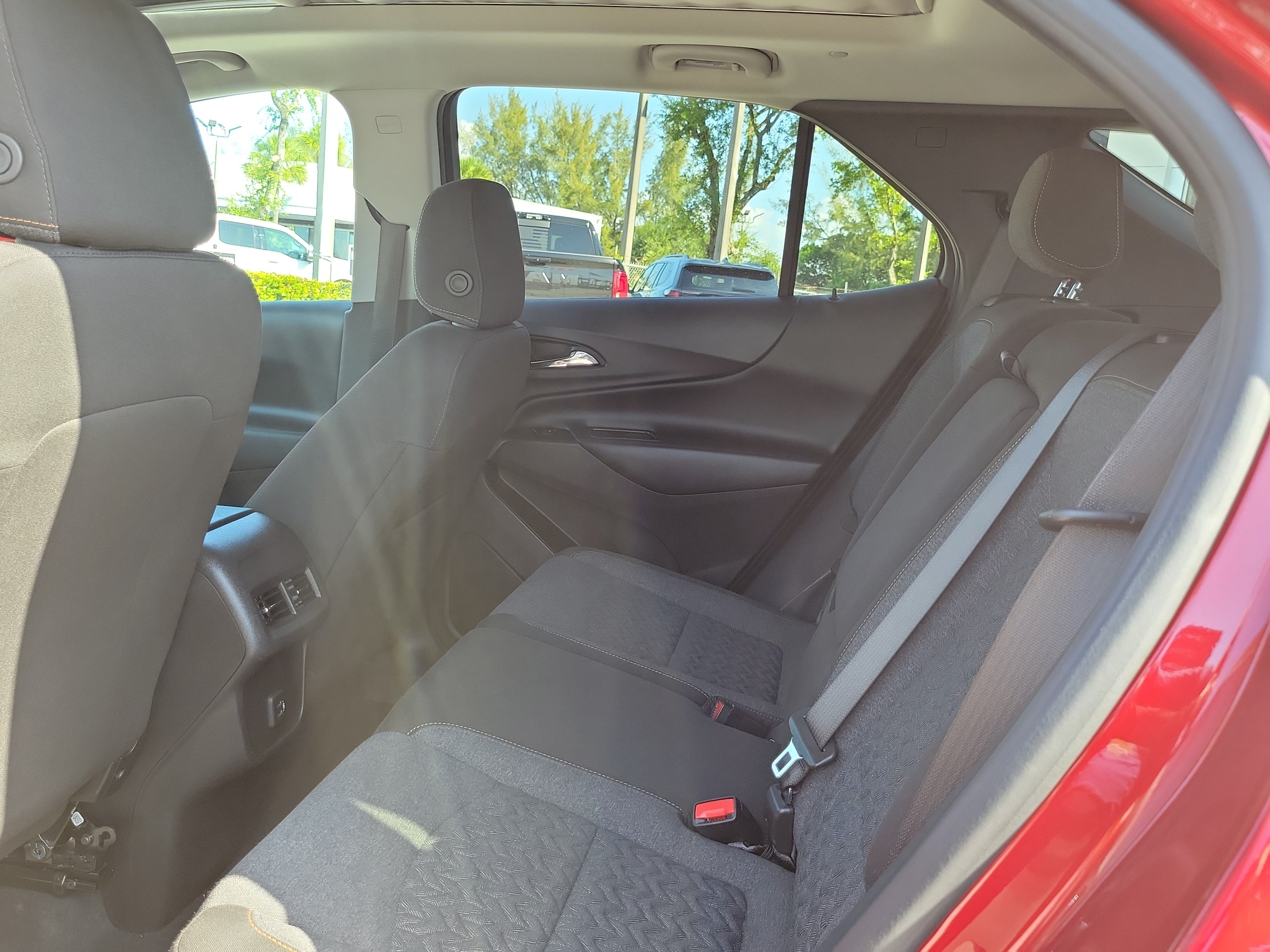 Used 2023 Chevrolet Equinox LT FWD image 14