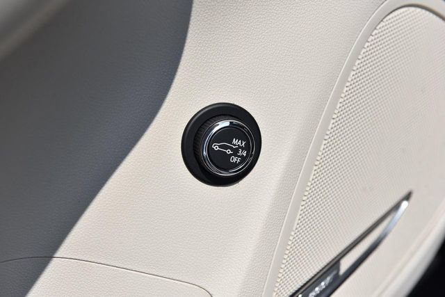 Used 2021 Buick Envision Essence w/ Technology Package I FWD image 9