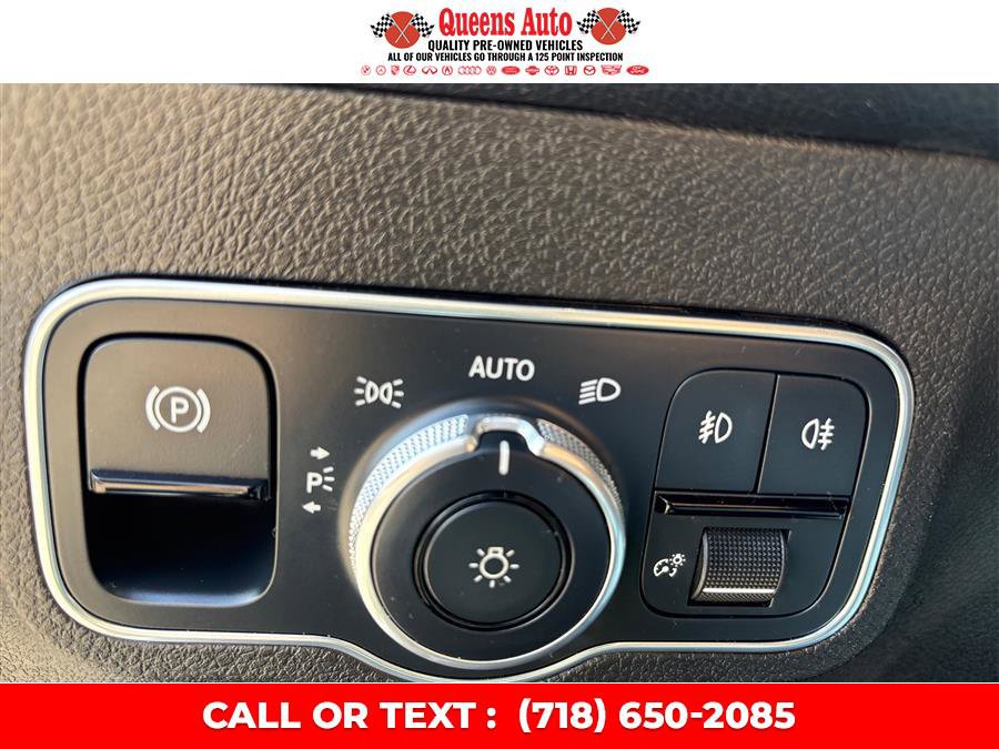 Used 2021 Mercedes-Benz GLB 250 4MATIC w/ Premium Package image 20