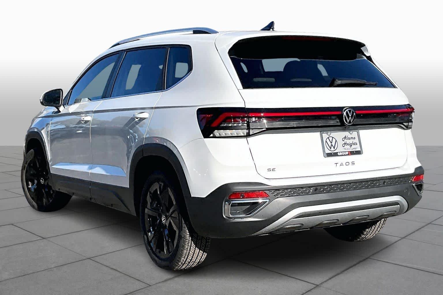 New 2026 Volkswagen Taos SE FWD image 12