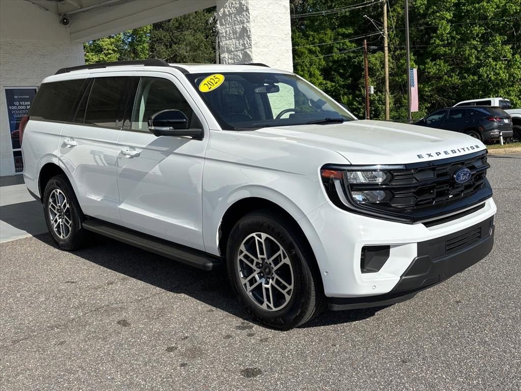Used 2025 Ford Expedition Active RWD image 21