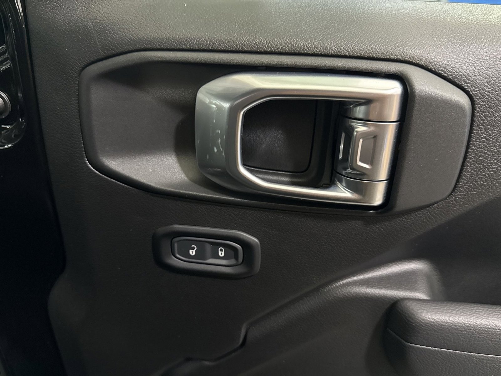 Used 2024 Jeep Wrangler Sport S image 35