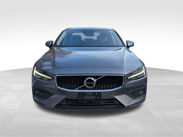 Used 2021 Volvo S60 T6 Momentum image 2