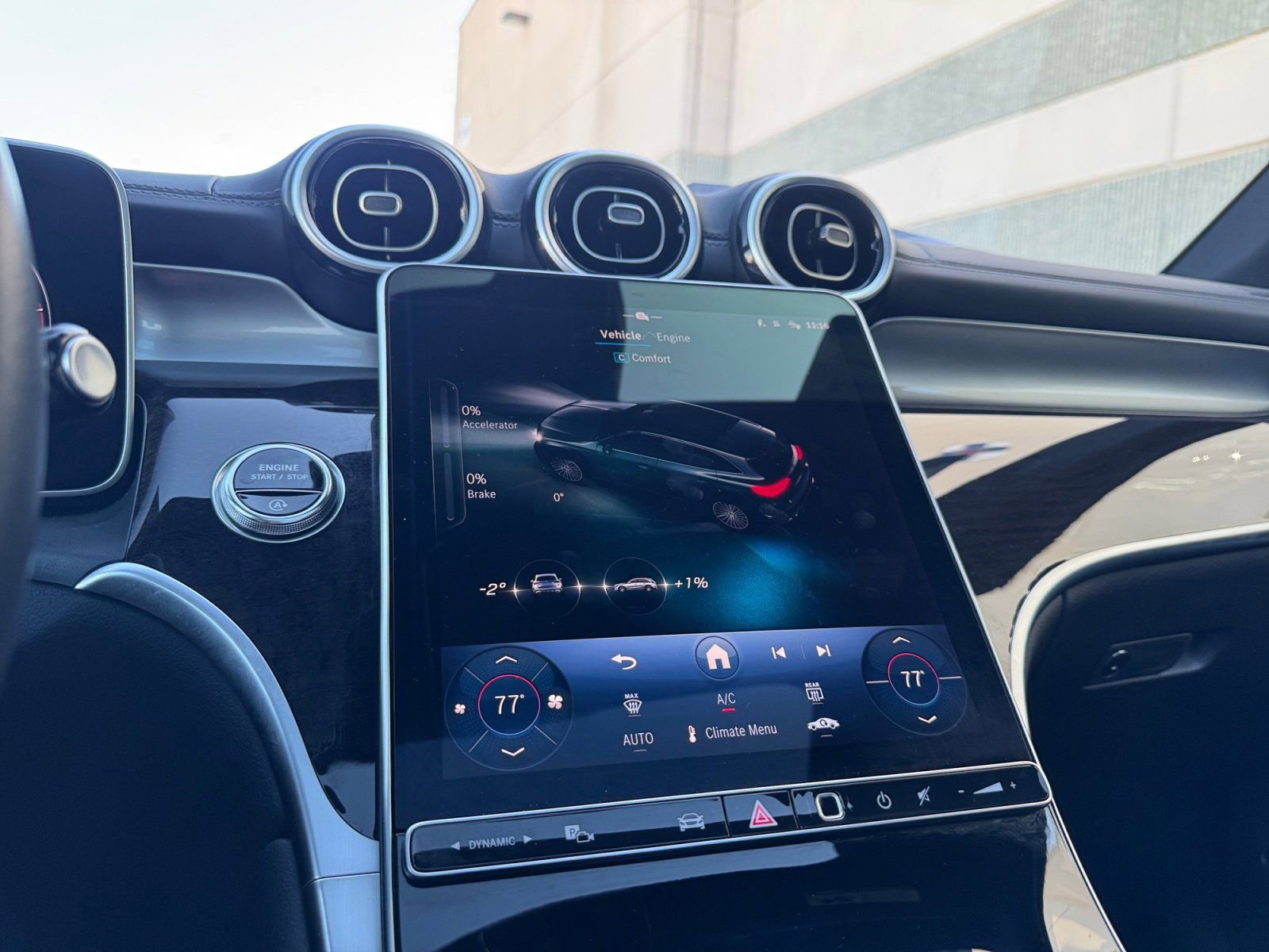 Used 2025 Mercedes-Benz GLC 300 4MATIC image 28