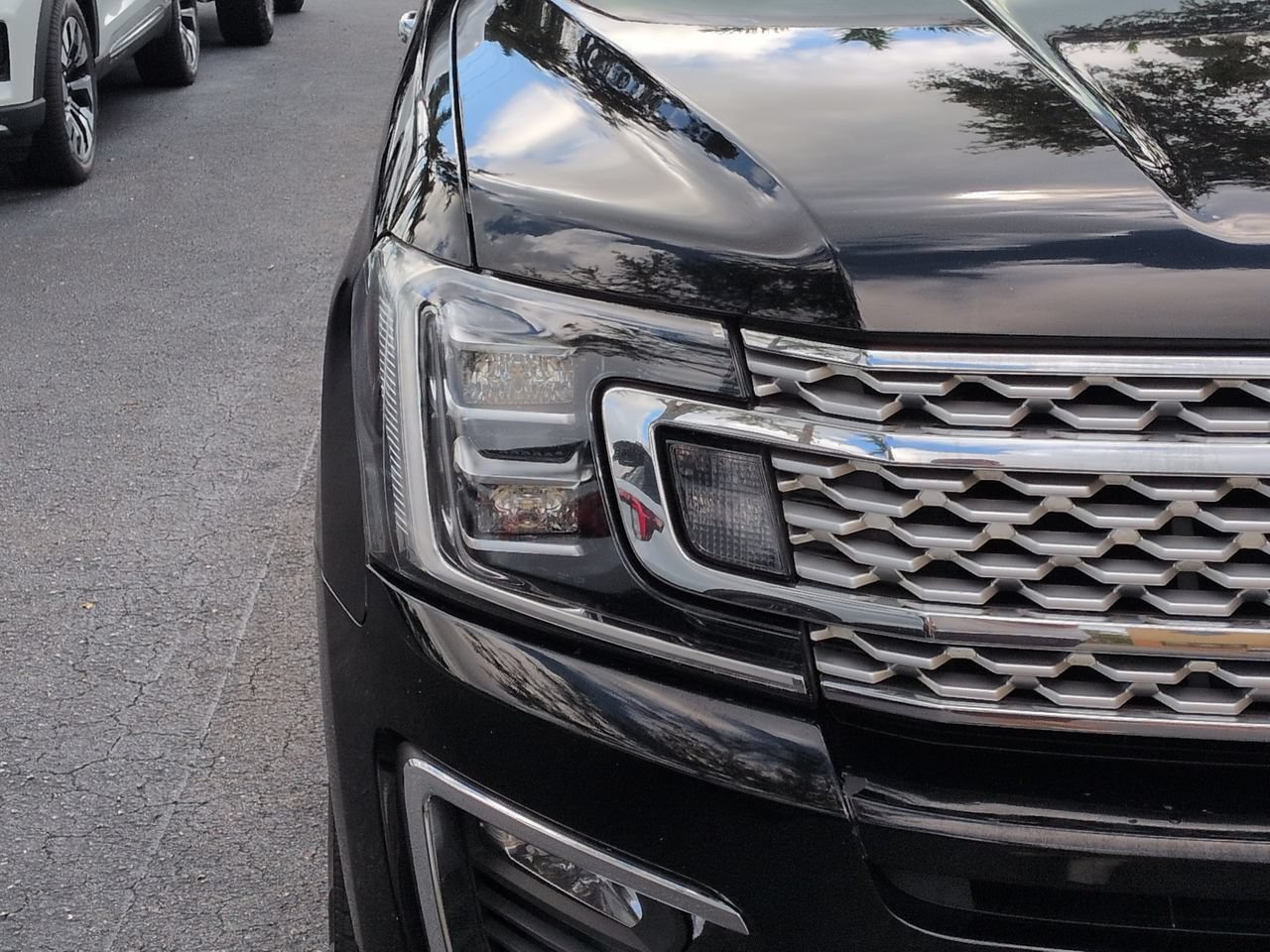 Used 2018 Ford Expedition Max Platinum AWD/4WD image 11