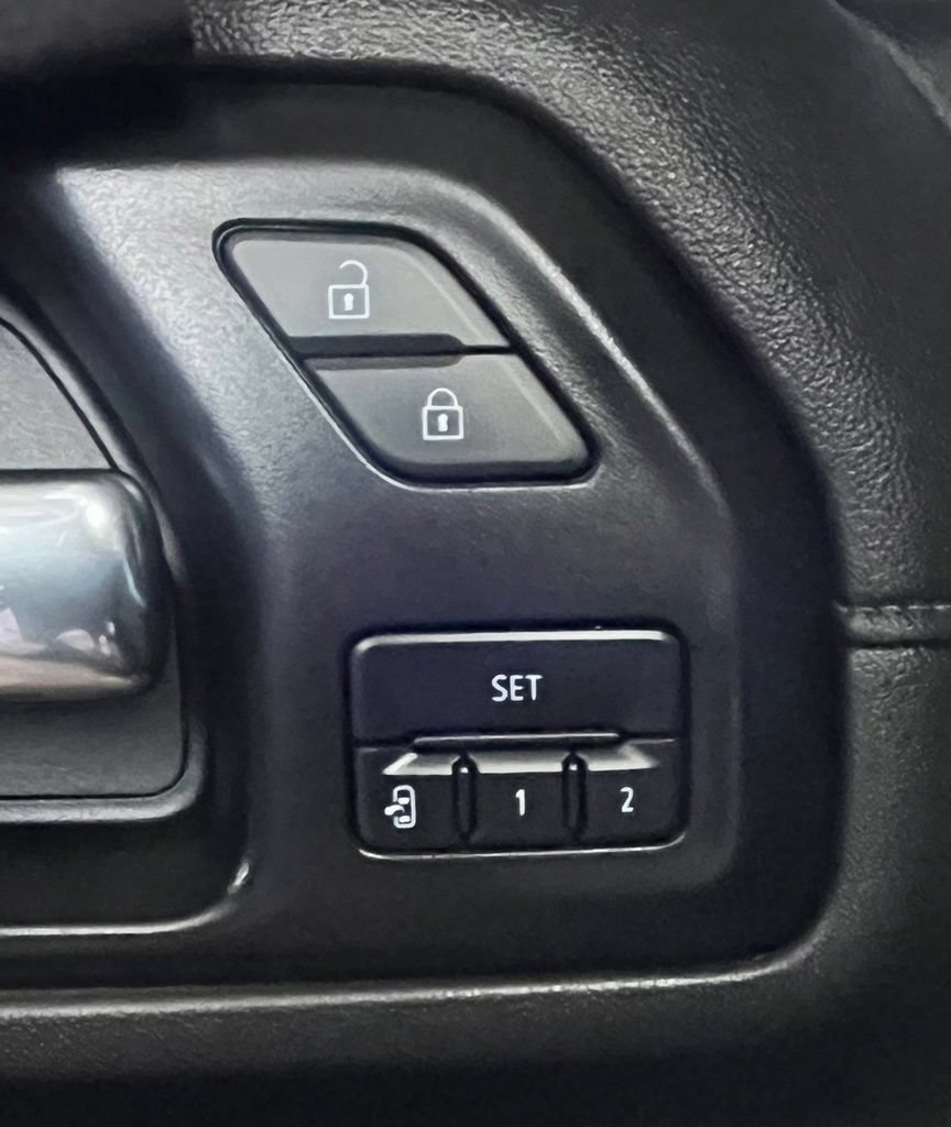 Used 2022 Chevrolet Silverado 3500 High Country w/ Technology Package AWD/4WD image 10