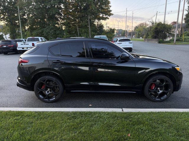 Used 2023 Alfa Romeo Stelvio Veloce AWD/4WD image 9