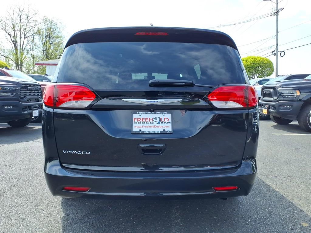 Used 2020 Chrysler Voyager Lxi FWD image 19