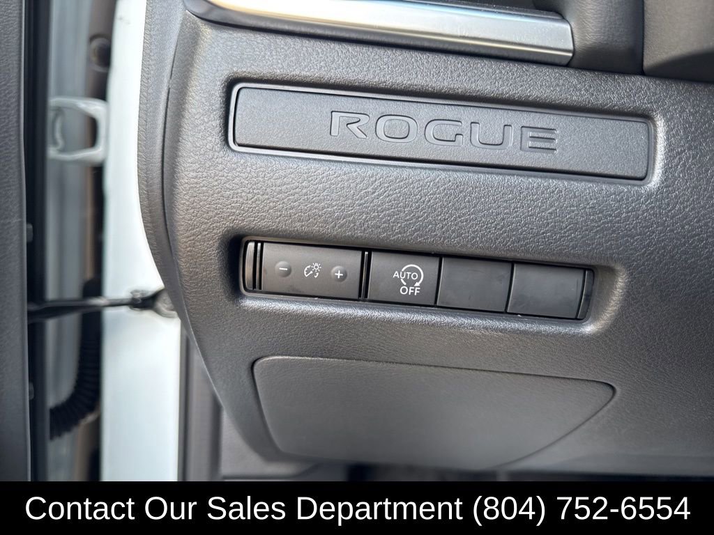 Used 2025 Nissan Rogue S image 18