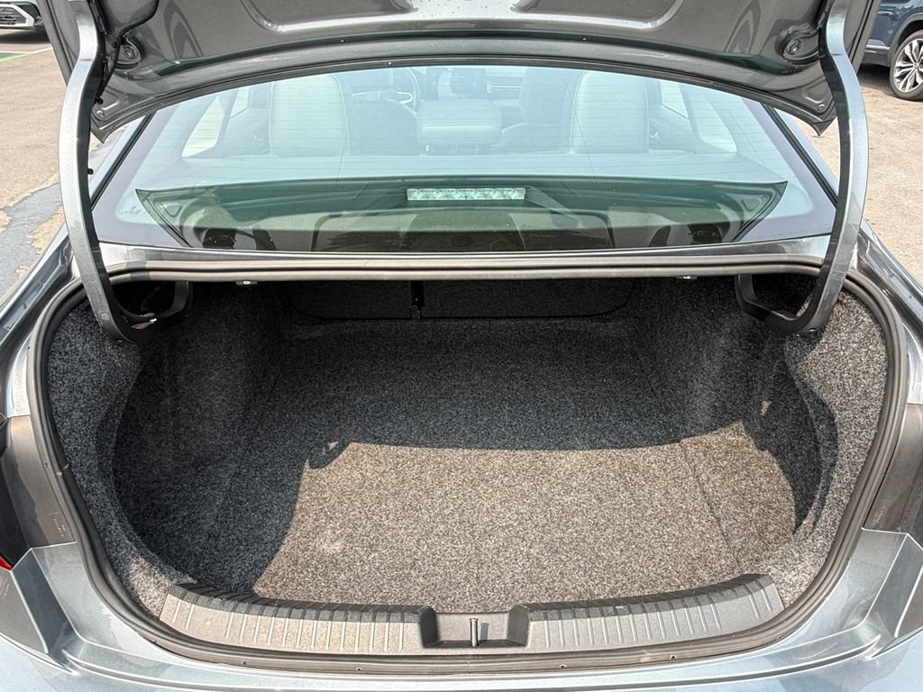 Used 2025 Volkswagen Jetta SE FWD image 25