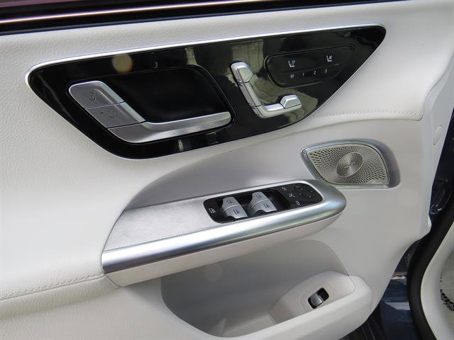 Used 2023 Mercedes-Benz EQE 350+ 4MATIC SUV w/ Exclusive Trim Package image 8