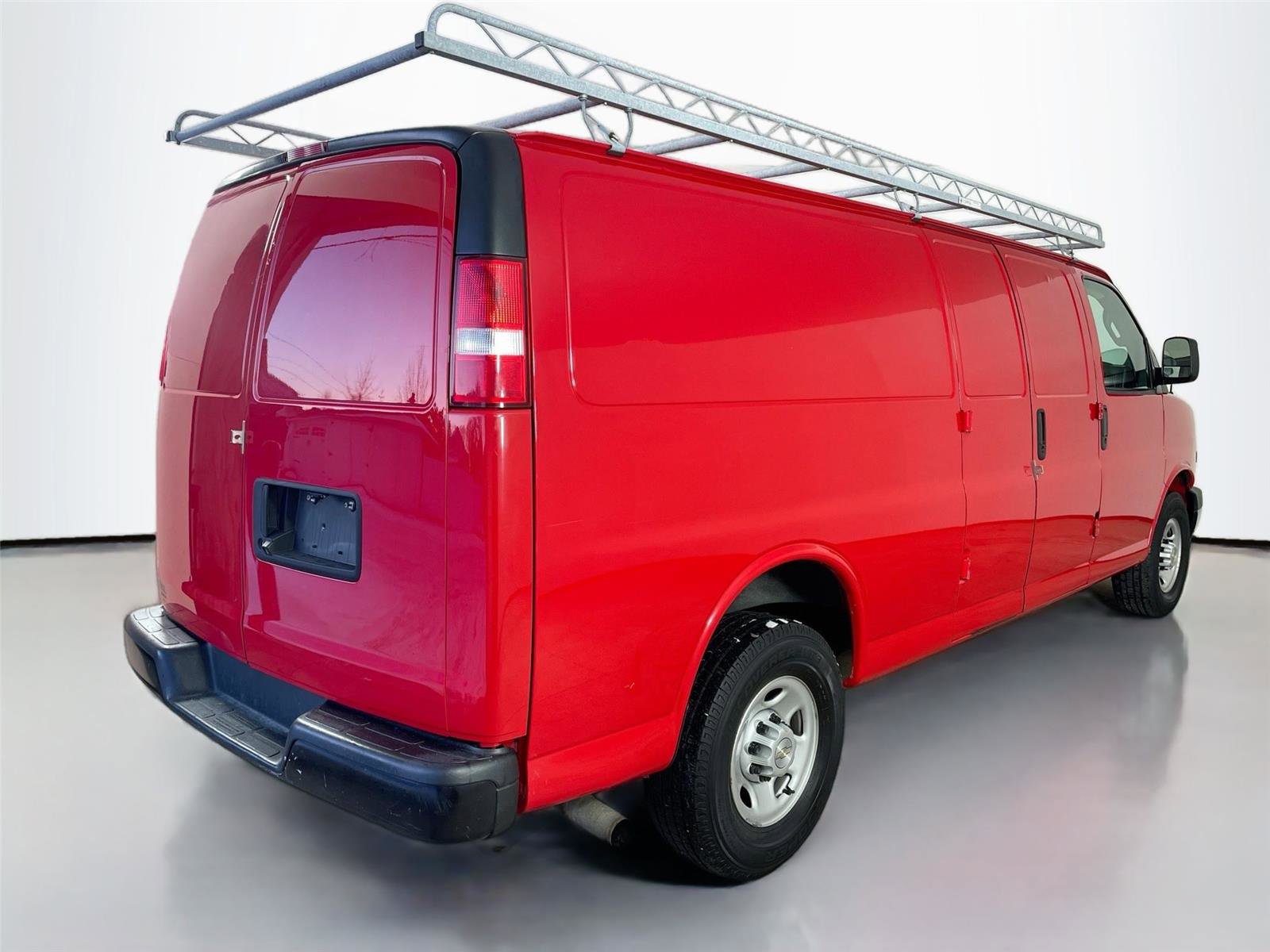 Used 2020 Chevrolet Express 3500 Extended w/ Driver Convenience Package image 7