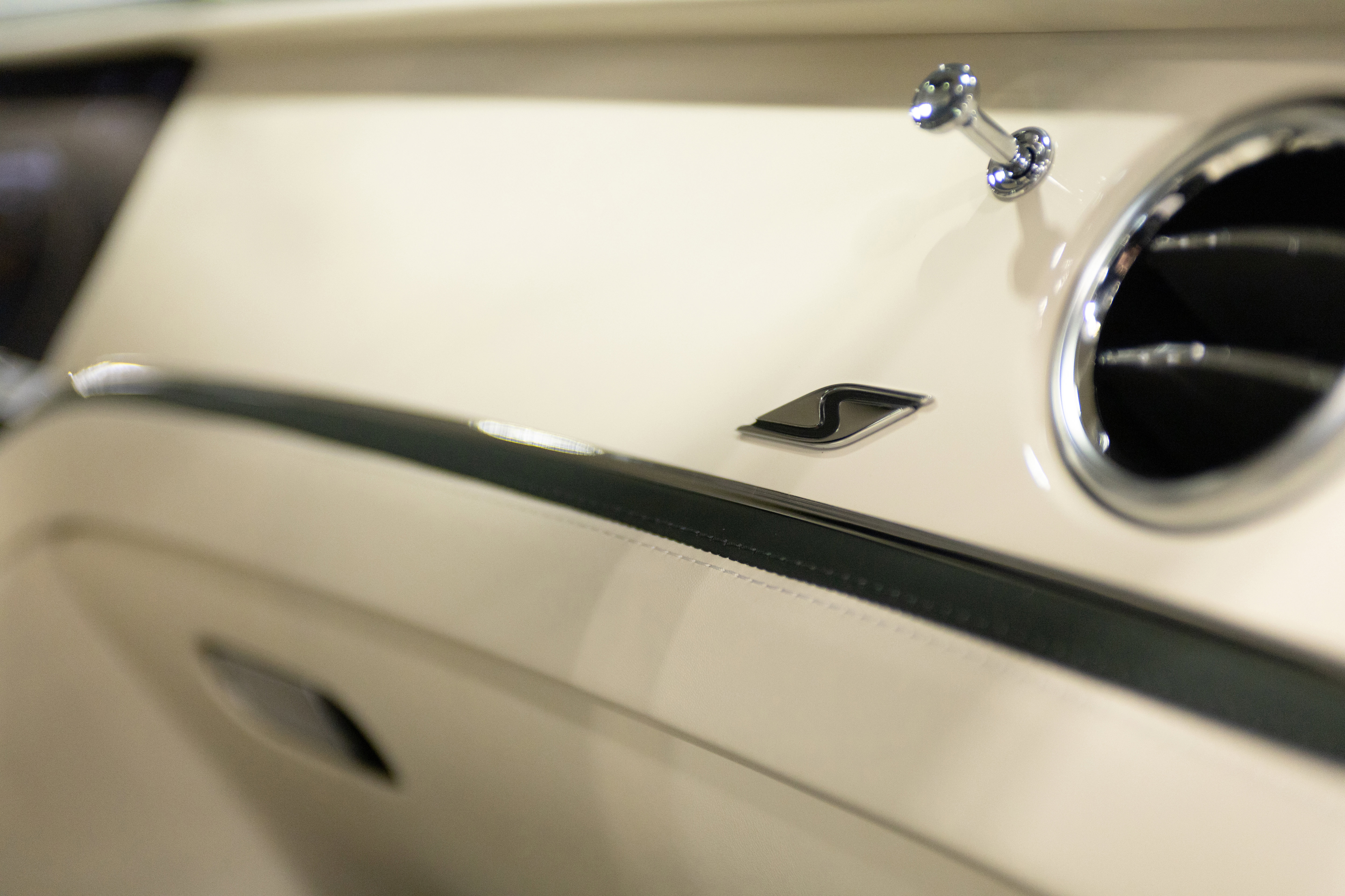 Used 2023 Bentley Flying Spur Plug-In Hybrid AWD/4WD image 43