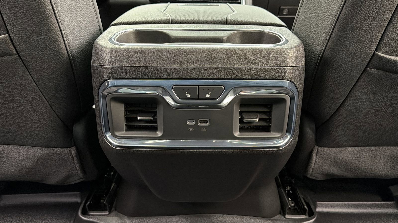 Used 2025 GMC Sierra 3500 Denali w/ Denali Reserve Package image 42