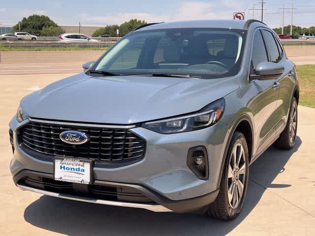 Used 2024 Ford Escape Platinum AWD/4WD image 2
